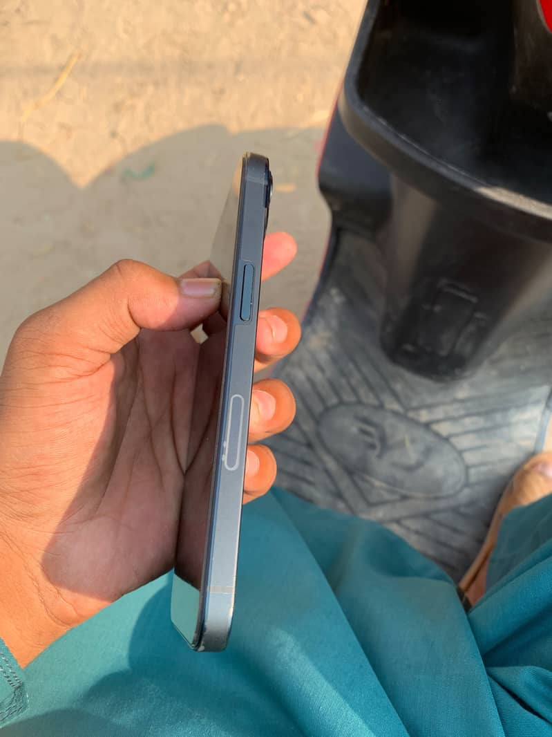 iPhone 13 2