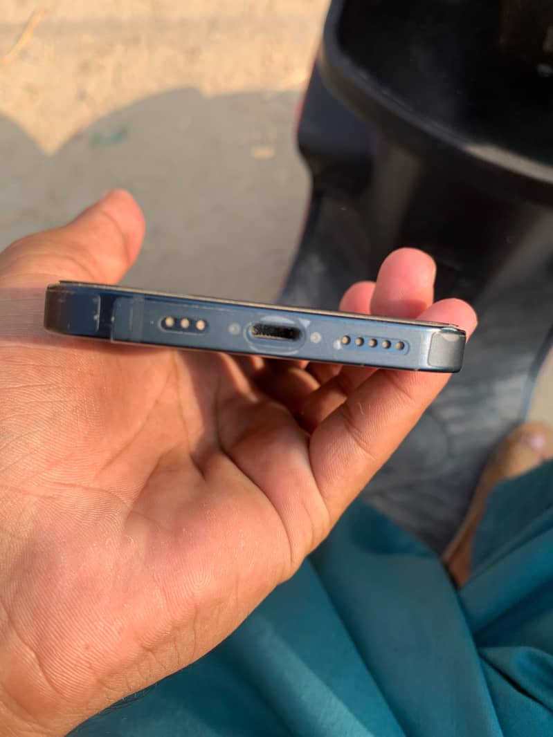 iPhone 13 3