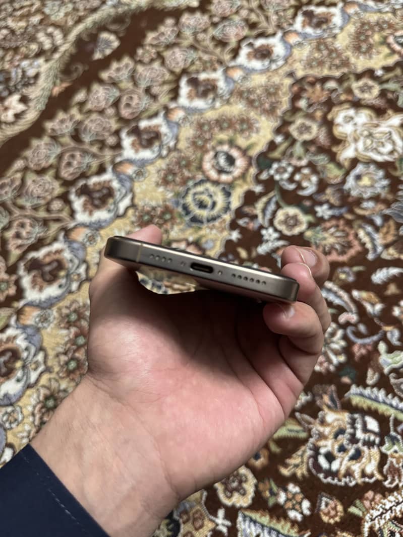 Apple iPhone 16 Pro Max 1