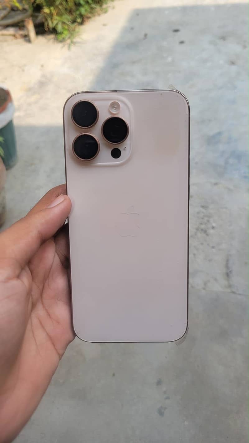 Apple iPhone 16 Pro Max 0