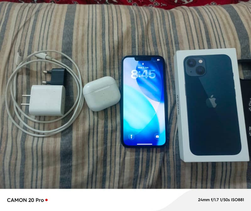 Apple iPhone 13 0