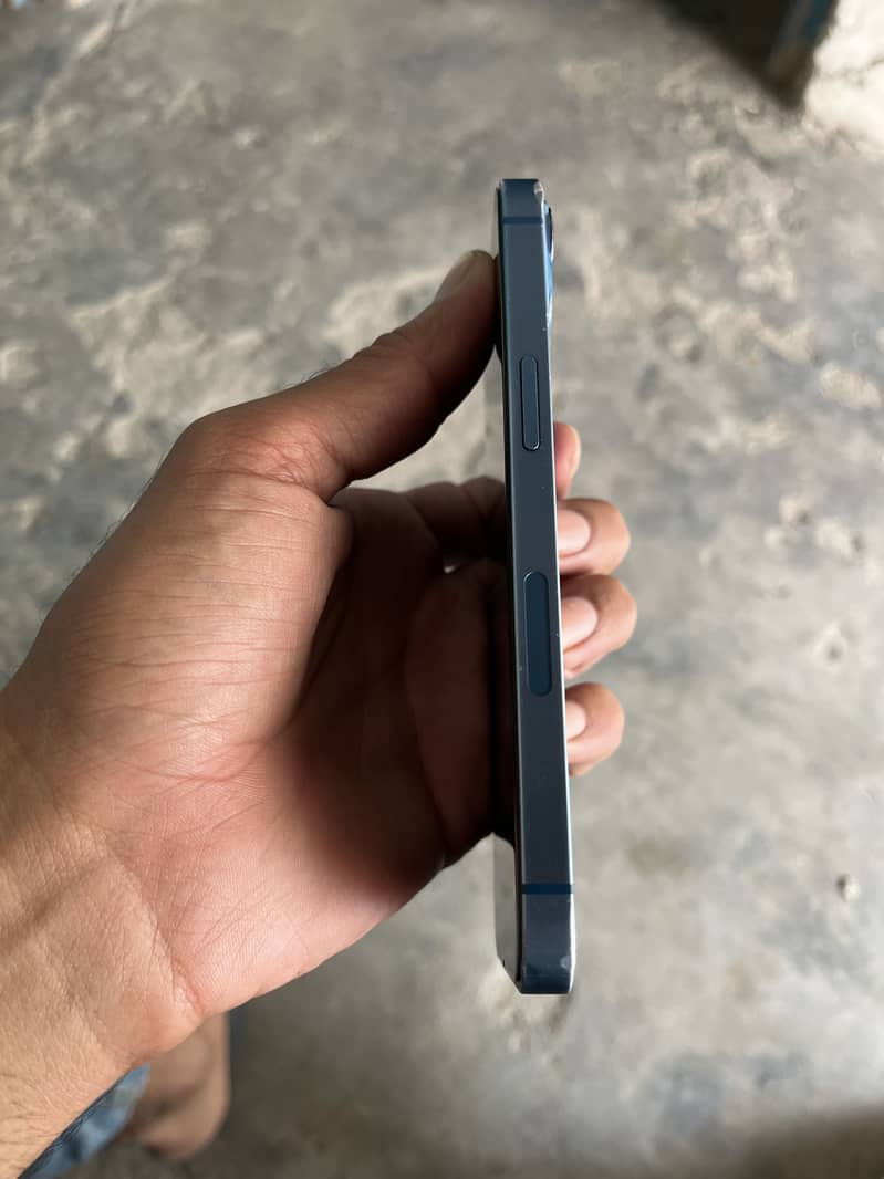 Apple iPhone 13 2