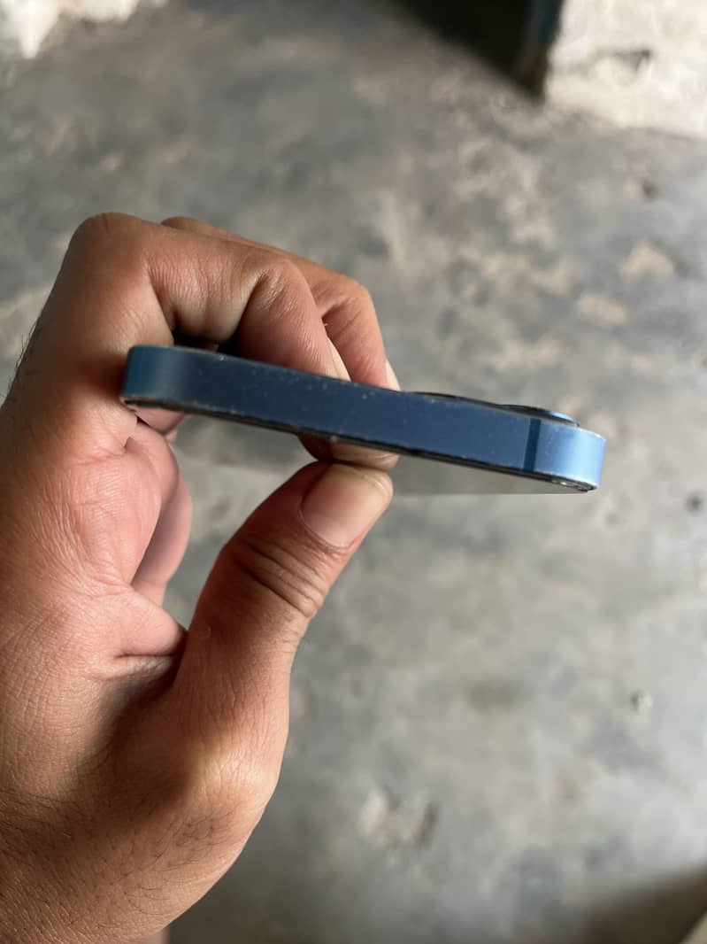 Apple iPhone 13 5