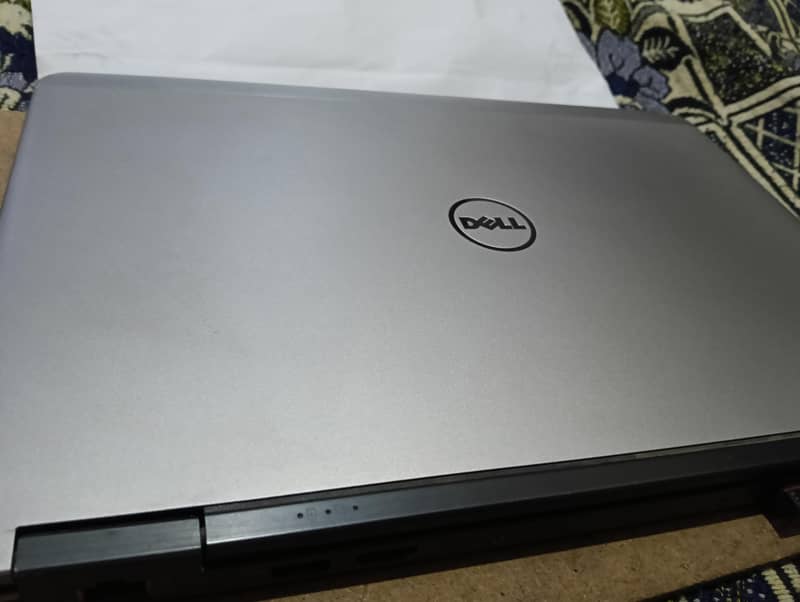 Dell Latitude E7240 0