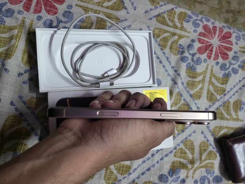 Apple iPhone 16 Pro Max 2