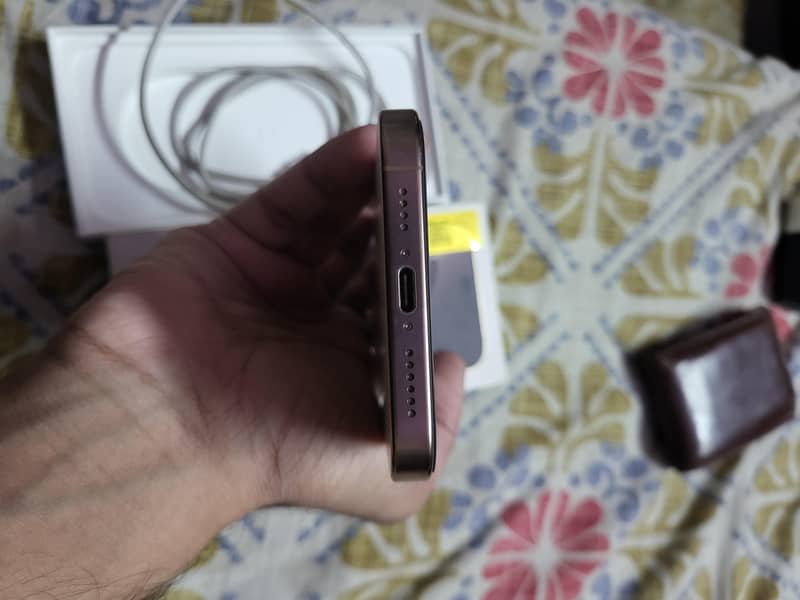 Apple iPhone 16 Pro Max 3
