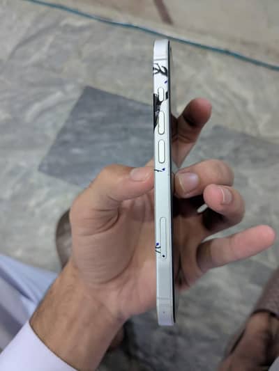 Apple iPhone 16