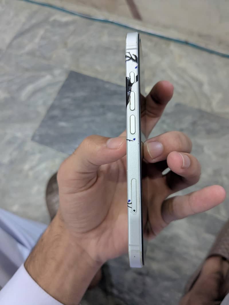 Apple iPhone 16 0