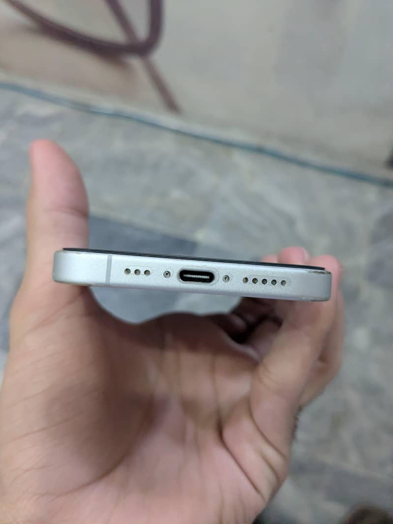 Apple iPhone 16 1