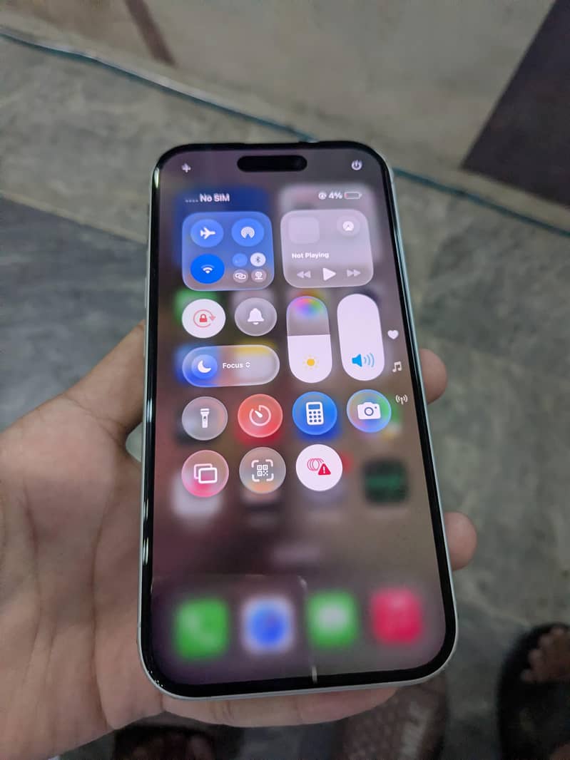 Apple iPhone 16 3