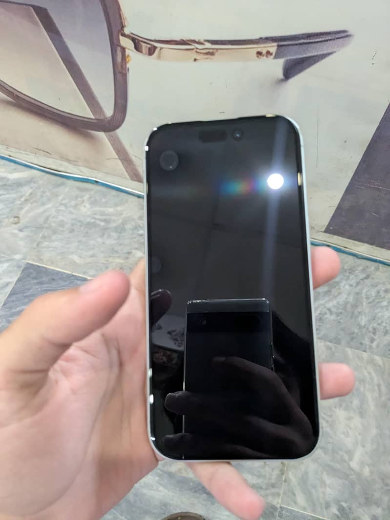 Apple iPhone 16 5