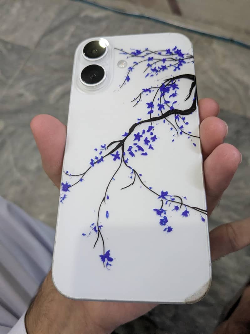 Apple iPhone 16 6