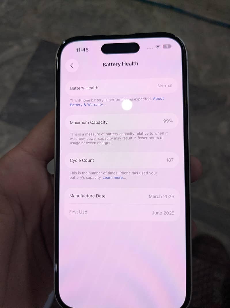 Apple iPhone 16 8