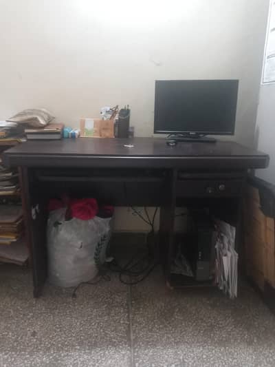 computer table condition 10/10