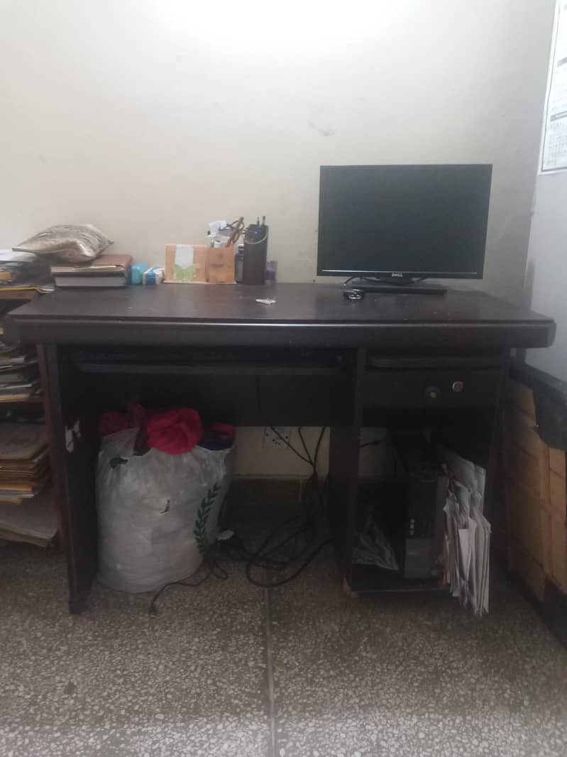 computer table condition 10/10 0