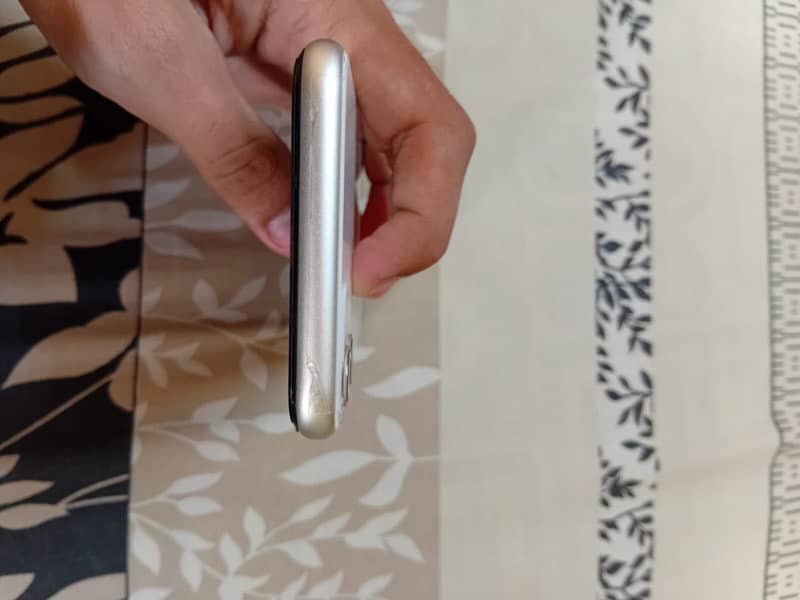 Apple iPhone 11 3