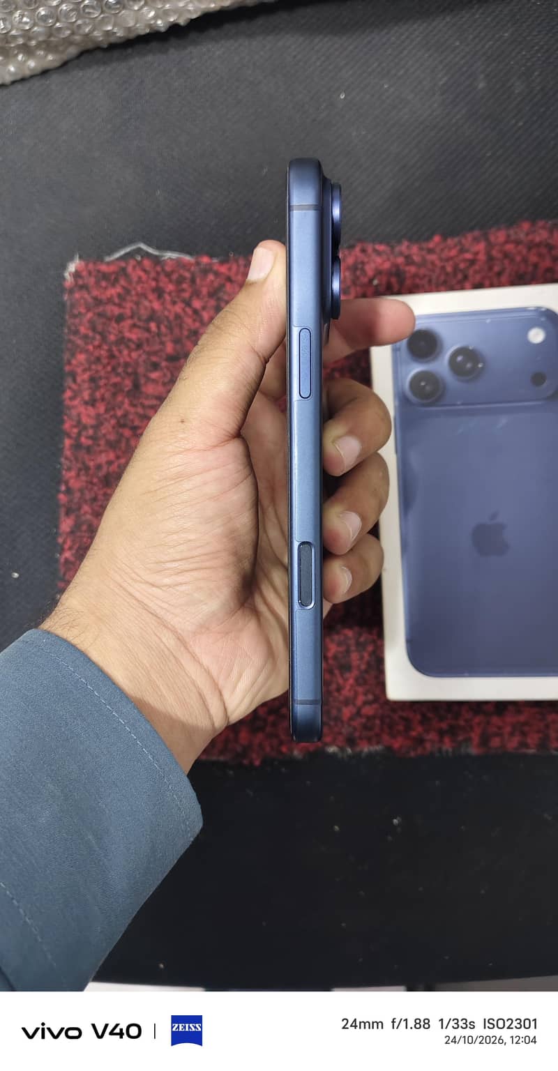 Apple iPhone 17 Pro Max 4