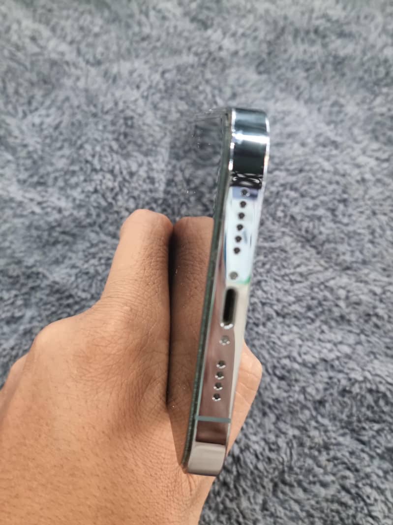 Apple iPhone 13 Pro Max 4