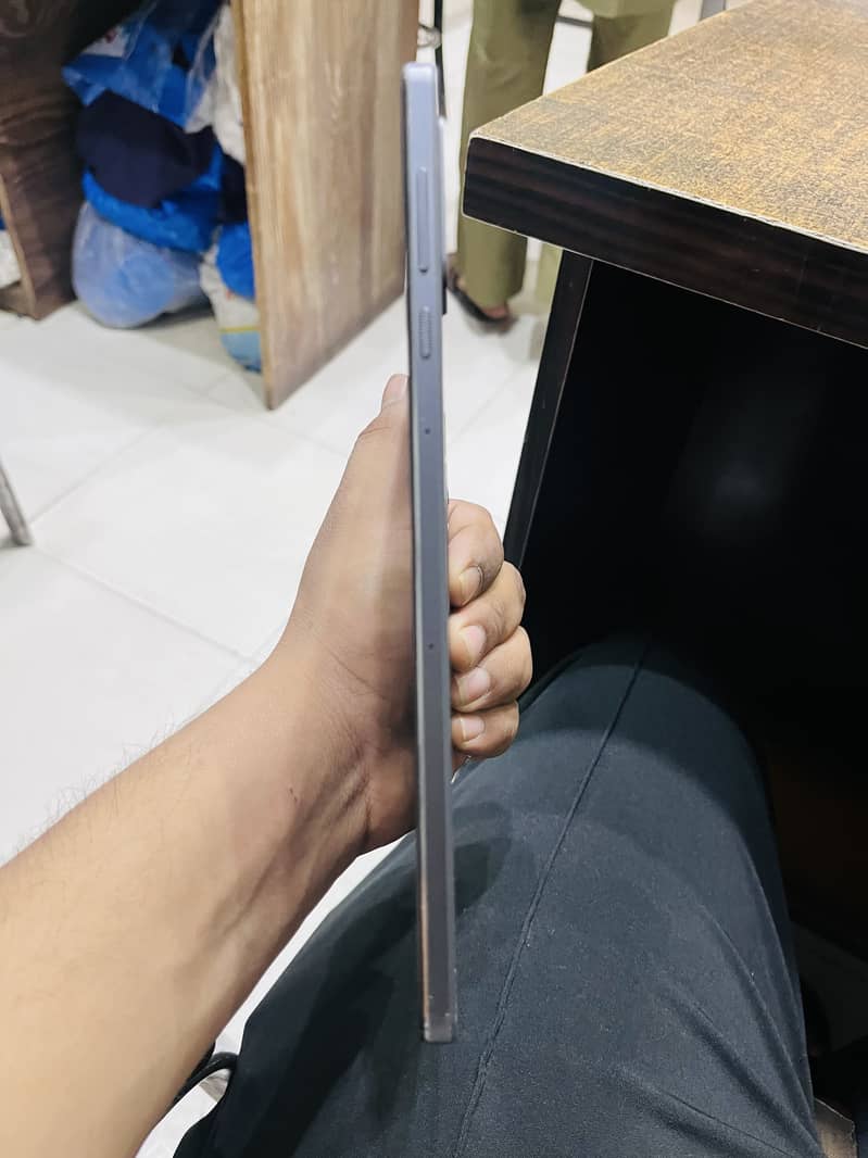 Lenoo TB320FC 2