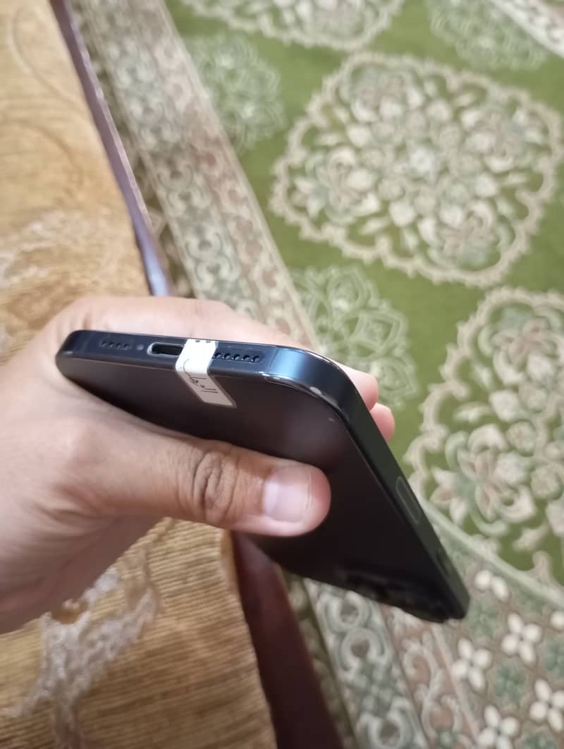 Apple iPhone 15 Pro Max 6