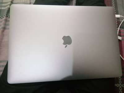 Maccbook Pro 2018 i7 15 Inches 16/512