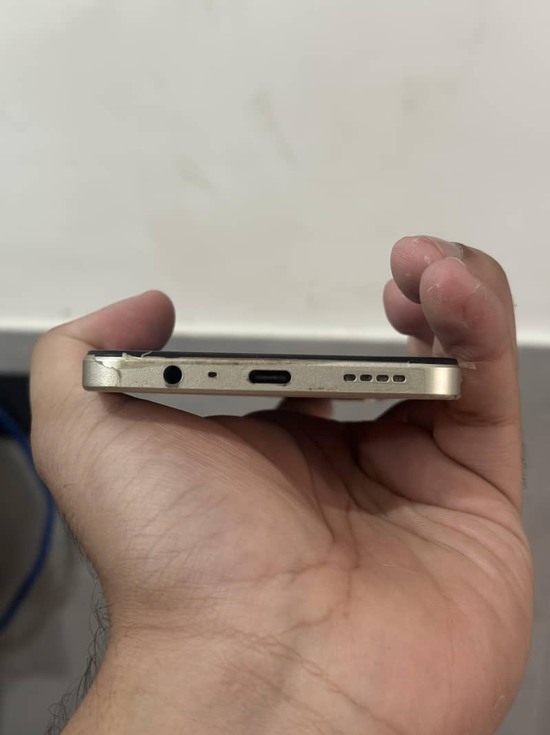 Note 70 Golden colour 5