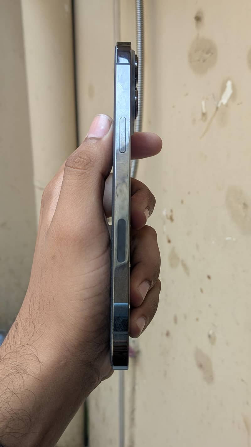 iPhone 13 Pro Max 1