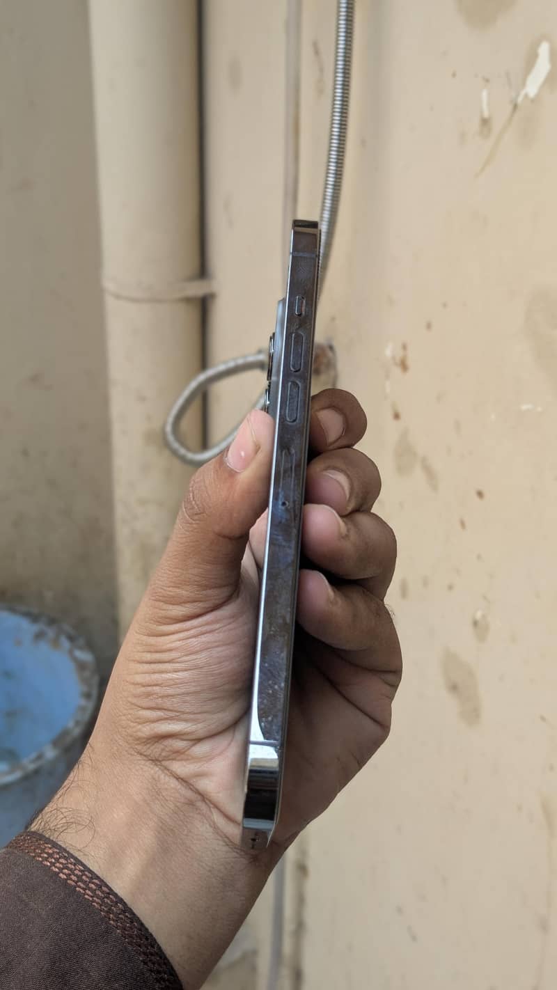 iPhone 13 Pro Max 2