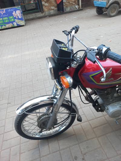 Honda bike ha red color ha Faster ower bike cplc ok deminder