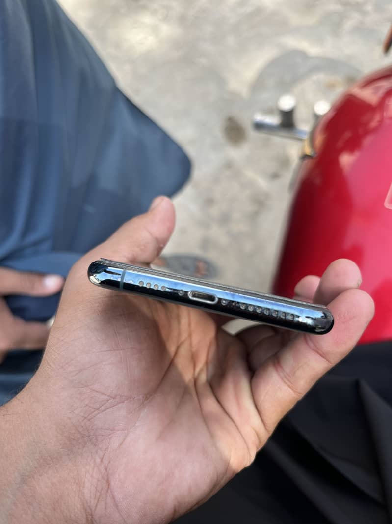 Apple iPhone 11 Pro Max 4