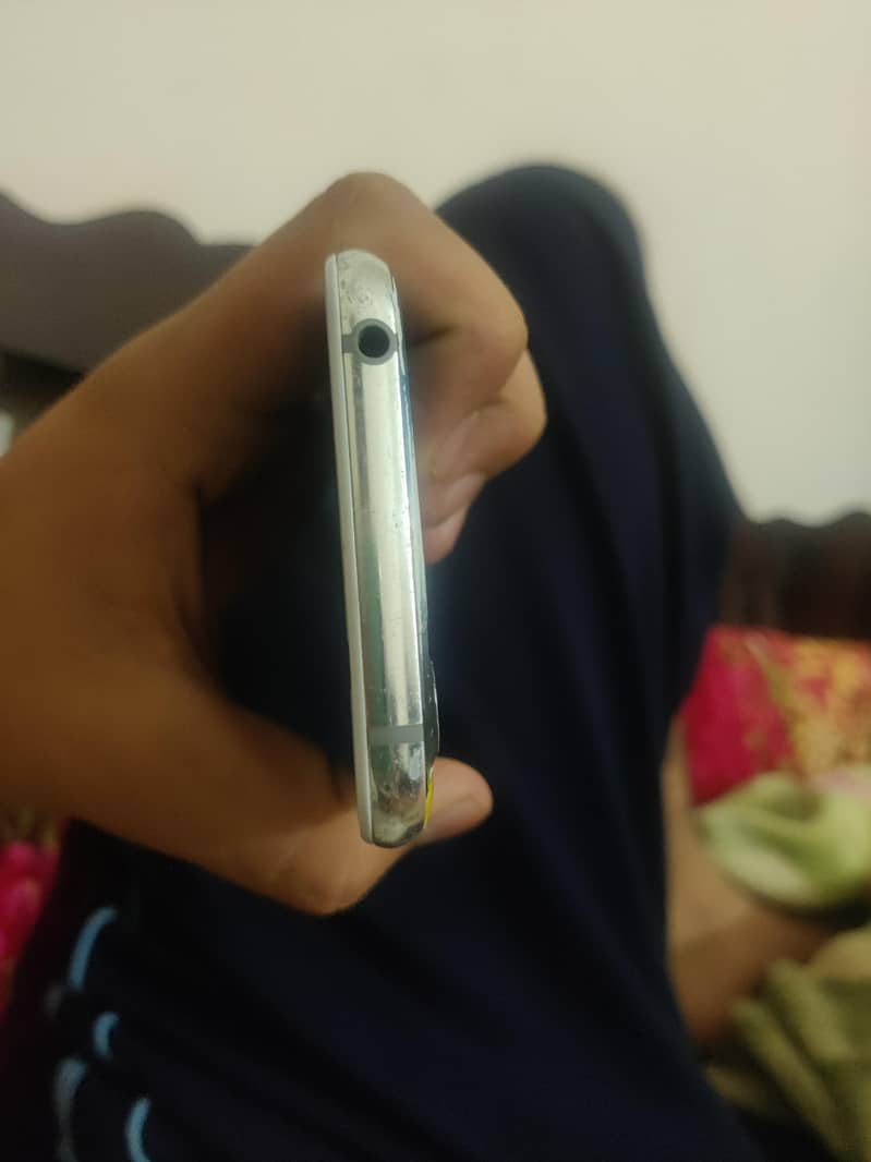 Sharp Aquos R2 EXCHANGE POSSIBLE 2