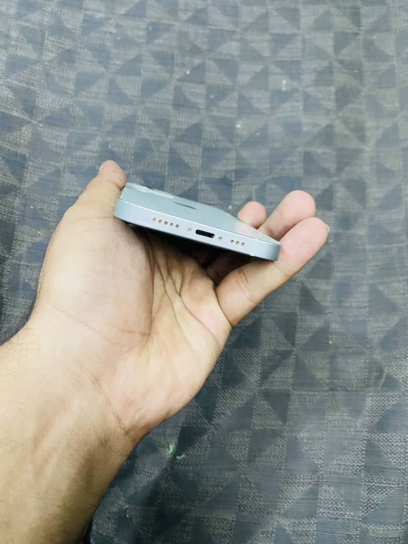 Apple iPhone 12 1