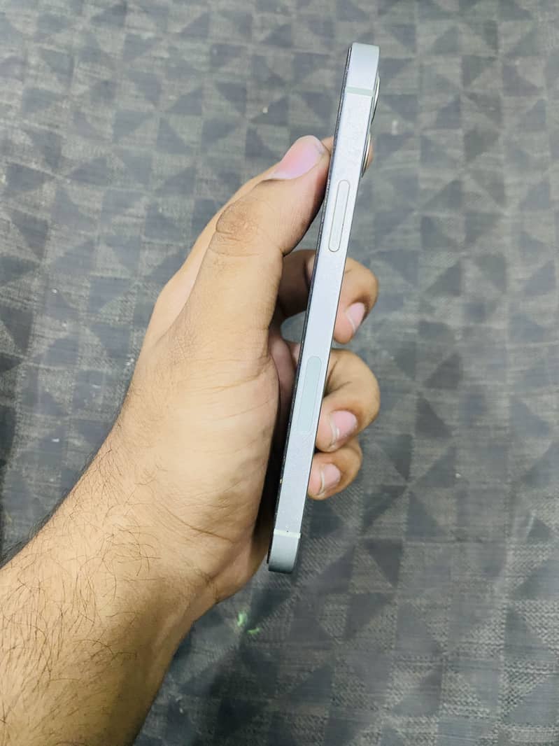 Apple iPhone 12 3