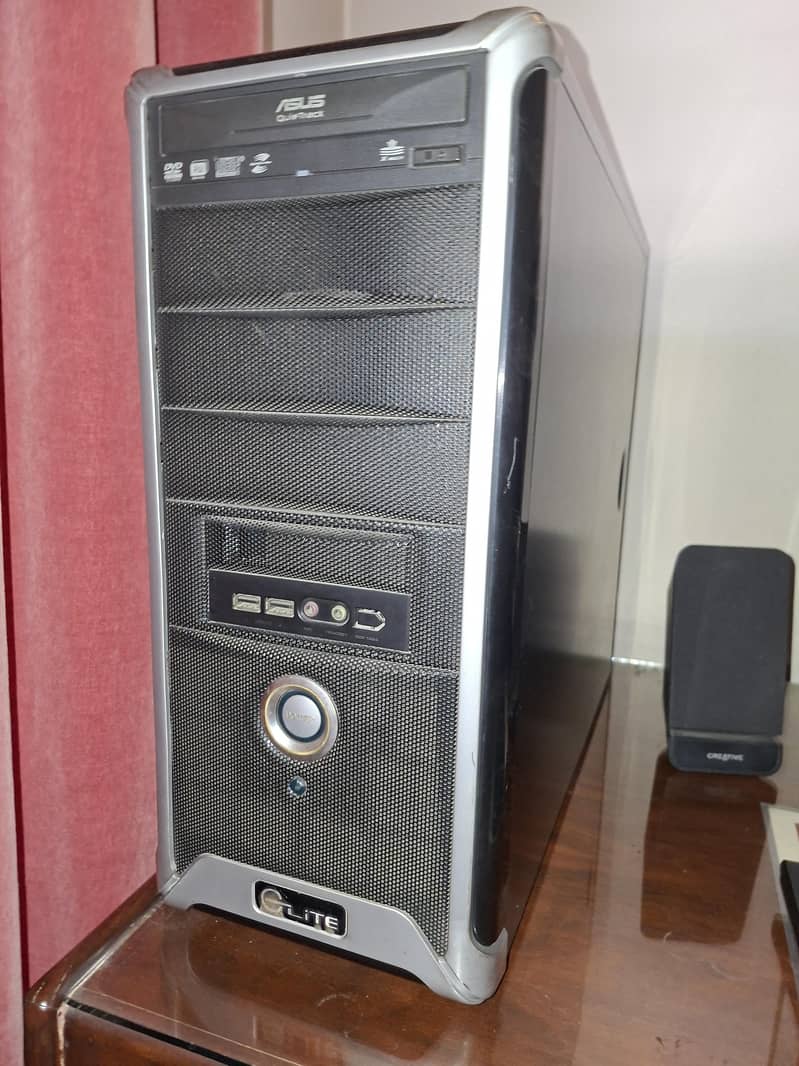 Tower type desktop computer 3