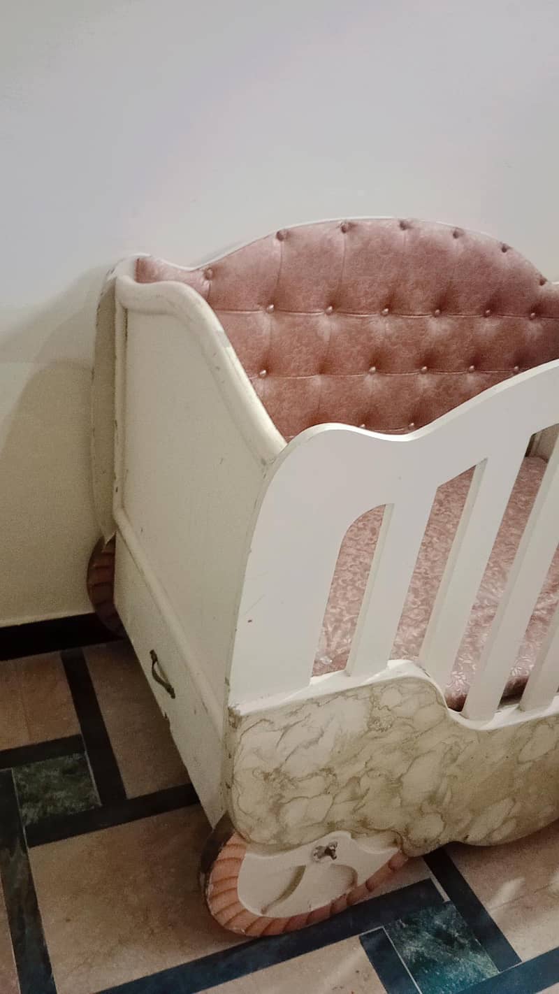 baby cot 1