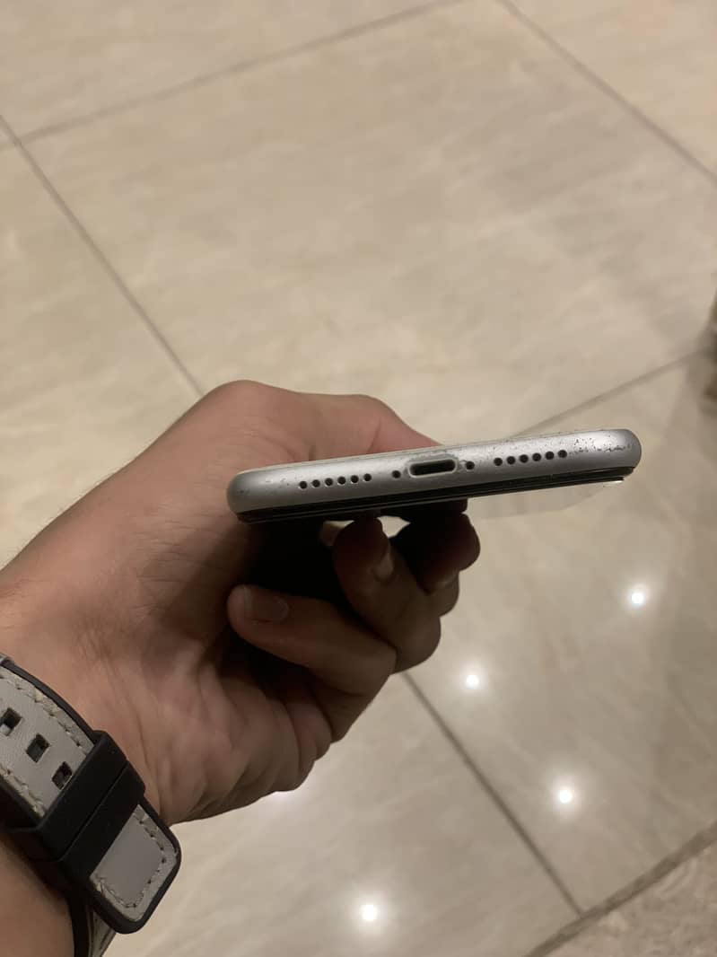 Apple iPhone 11 4