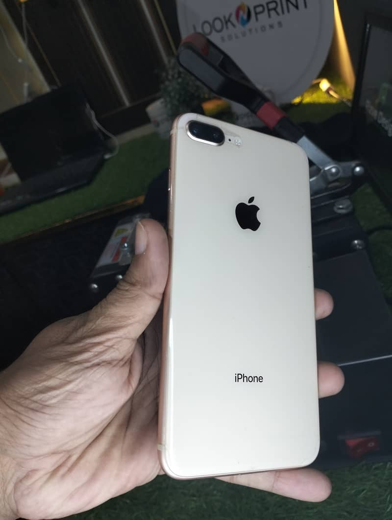 Apple iPhone 8 Plus 2