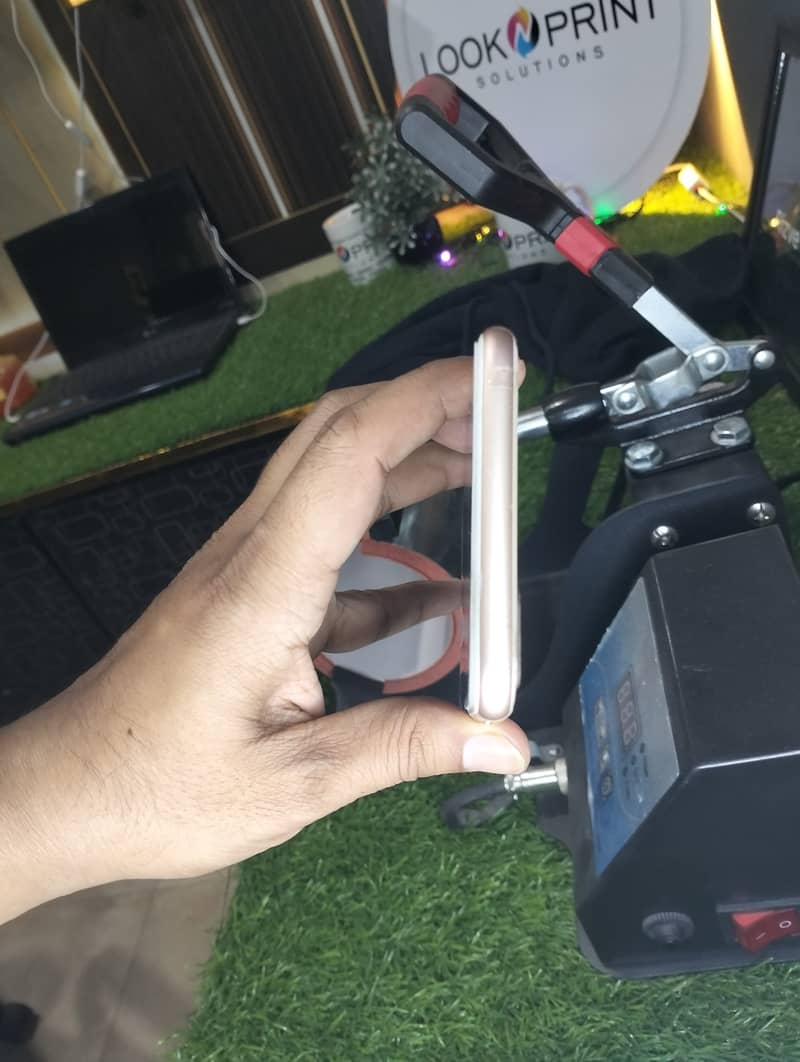 Apple iPhone 8 Plus 3