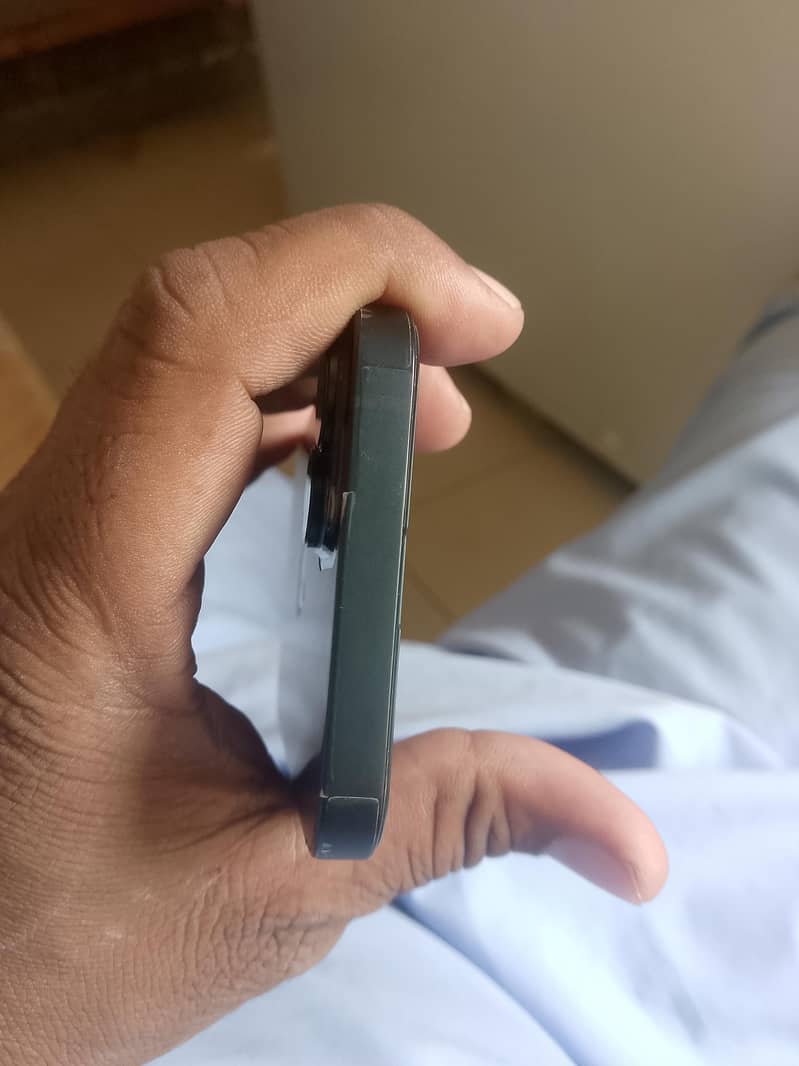 Apple iPhone 13 1