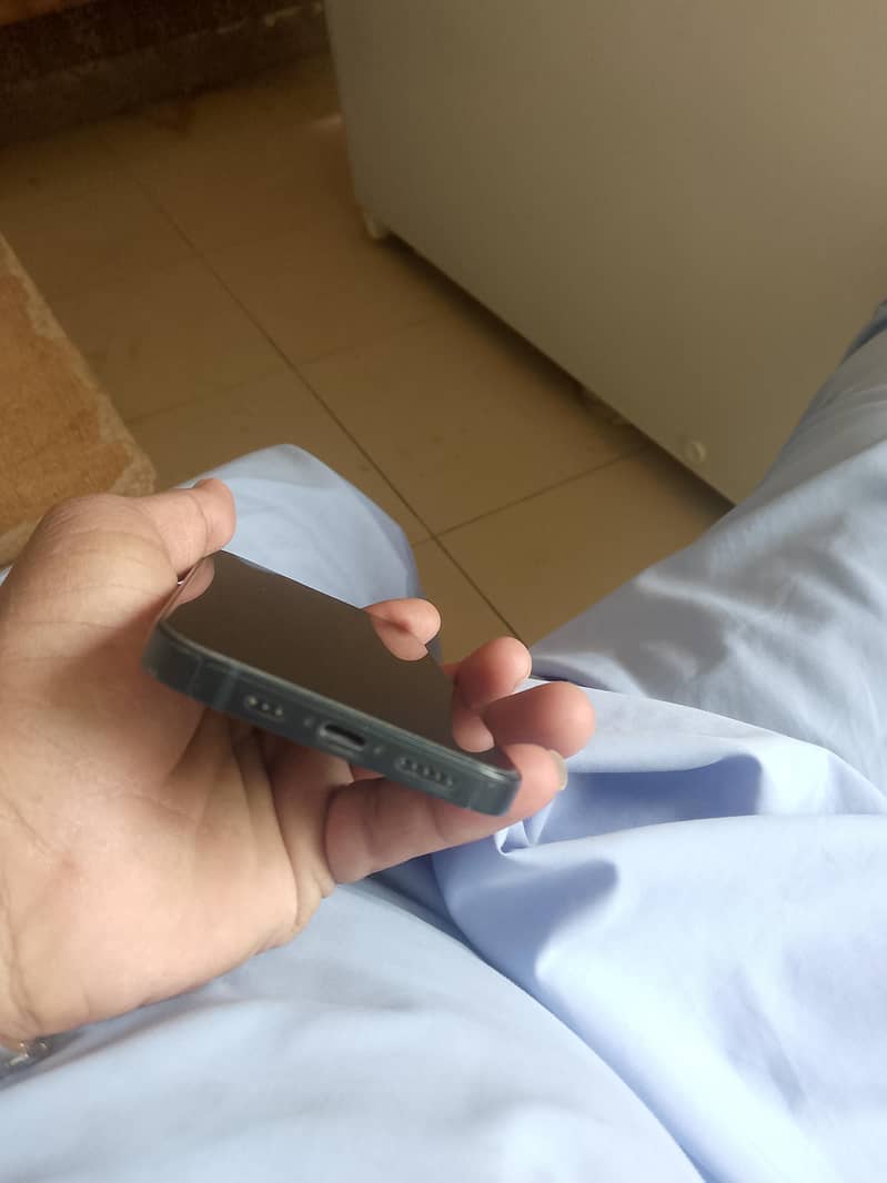 Apple iPhone 13 2