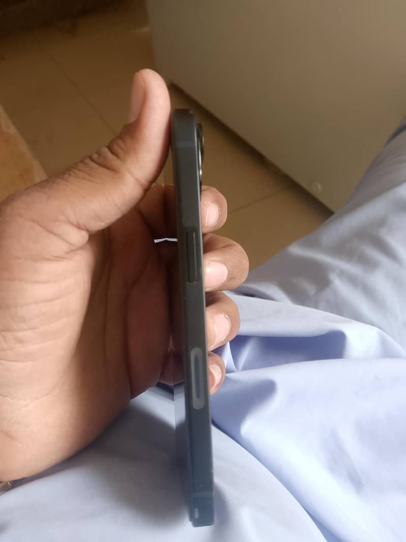 Apple iPhone 13 4
