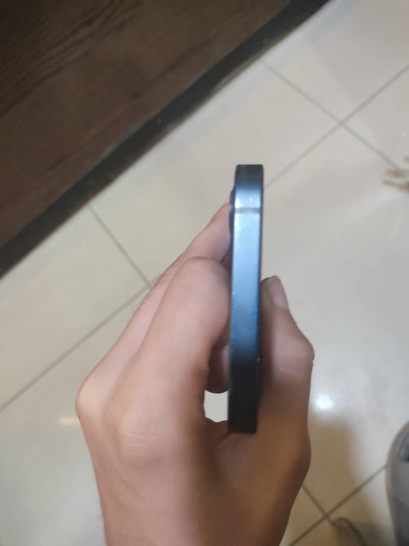 Apple iPhone 12 1