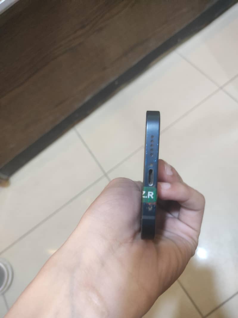 Apple iPhone 12 2
