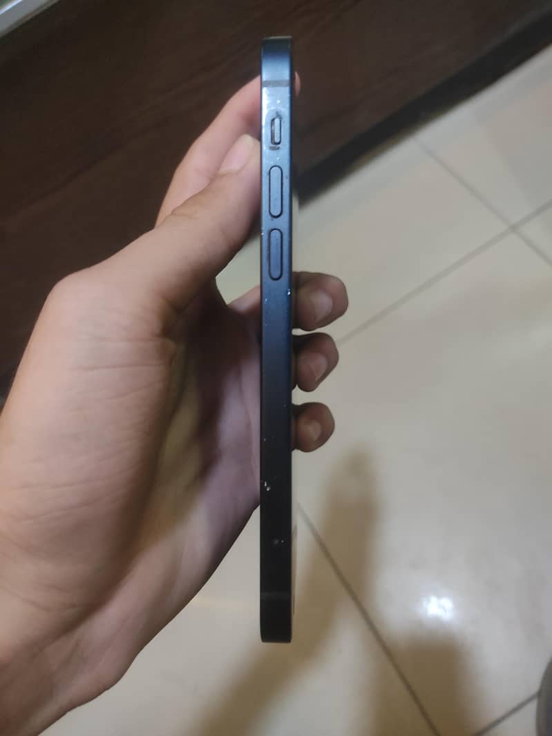 Apple iPhone 12 4