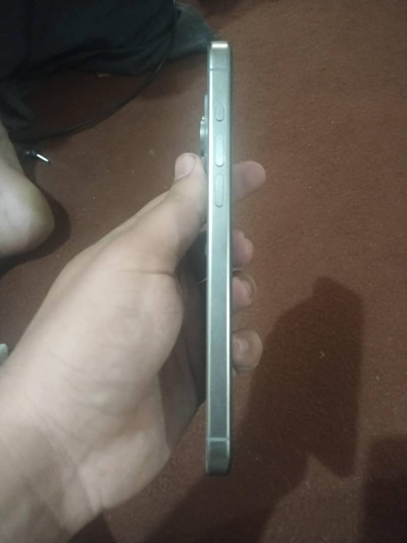 Apple iPhone 15 Pro Max 4