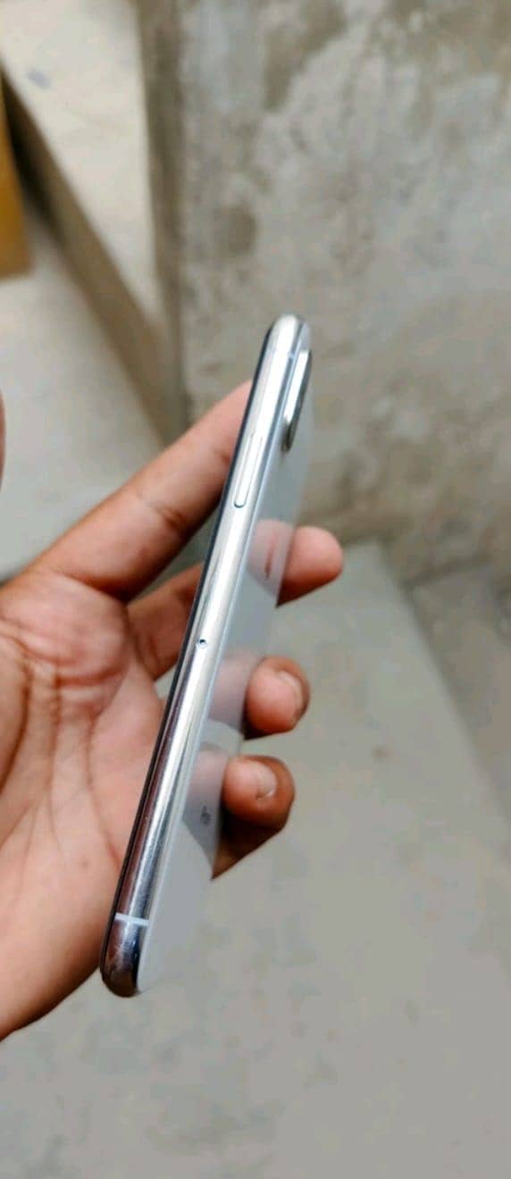 Apple iPhone X 3