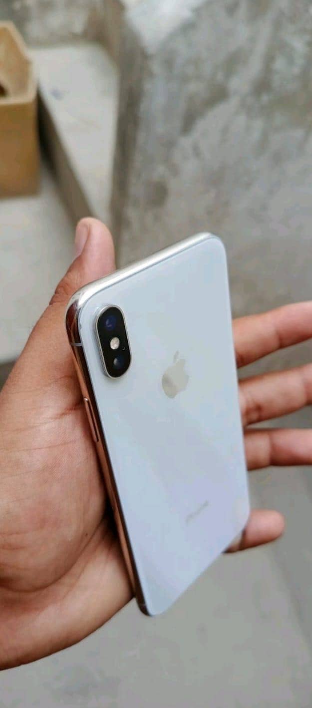 Apple iPhone X 4