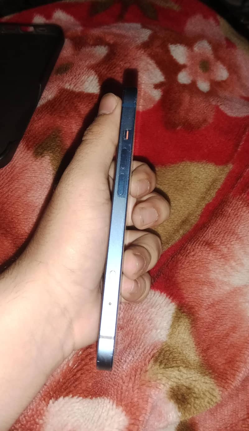 Apple iPhone 13 4
