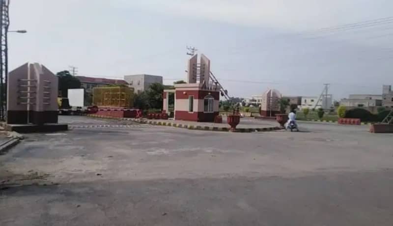 1 KANAL RESIDENTIAL PLOT E BLOCK HOT LOCATION 1