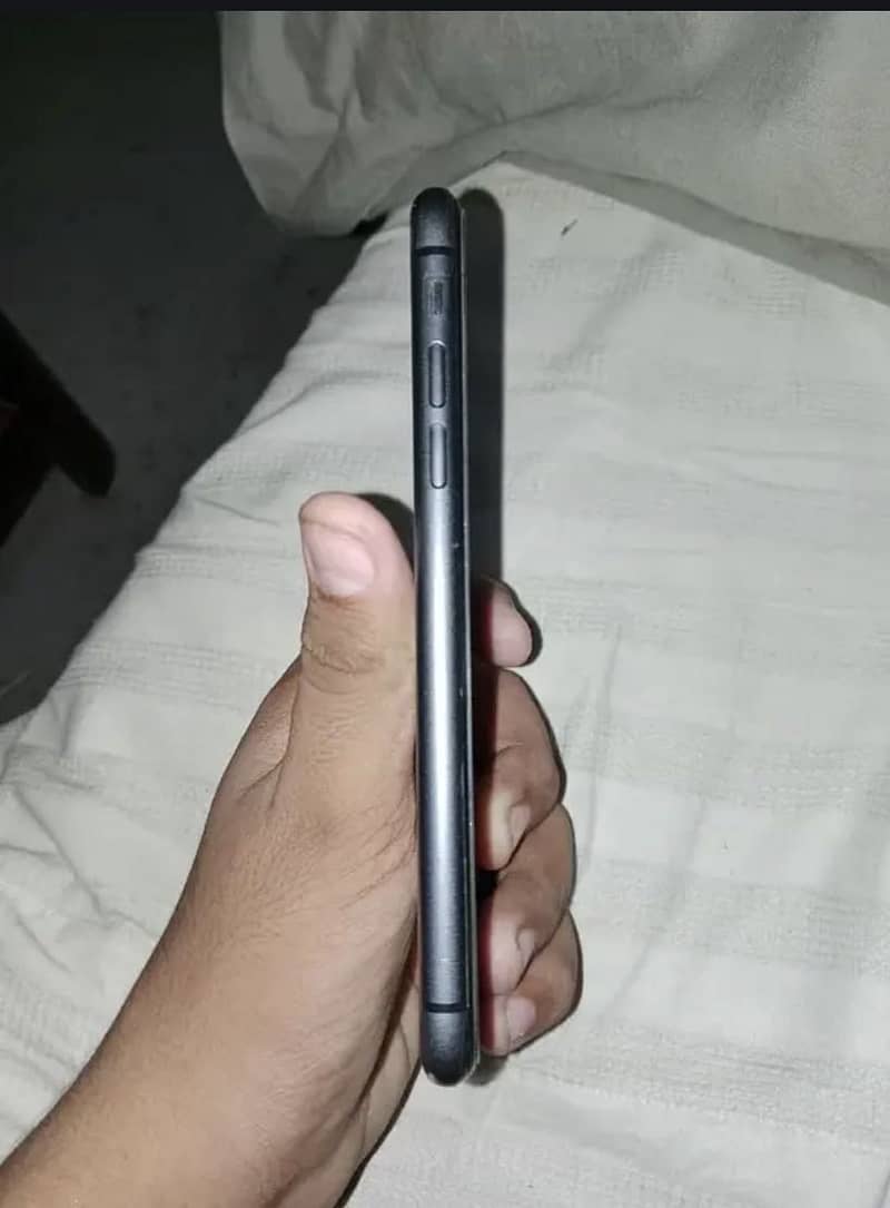 Apple iPhone 11 3